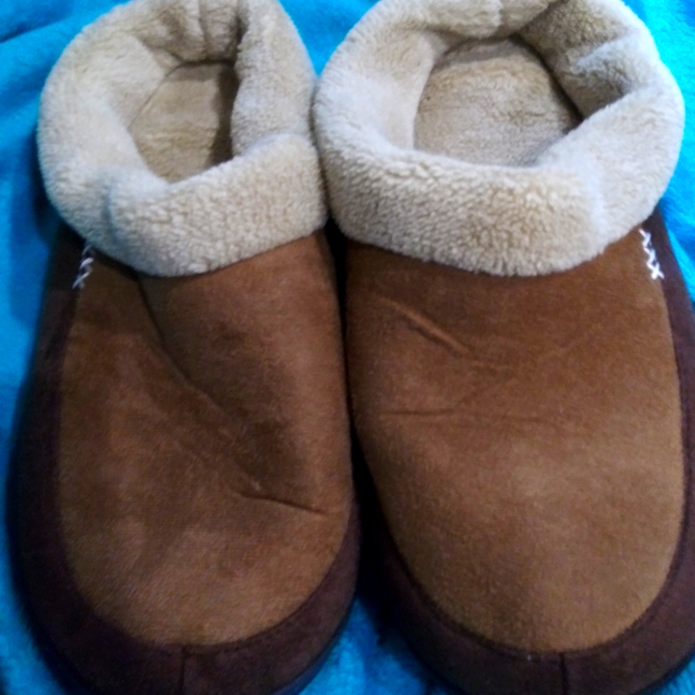 Newdenber brown slippers 10/11